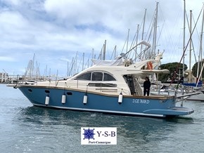 Yacht Service : vente de PORTOFINO MARINE 47 FLY spécialiste de Bateaux Moteurs